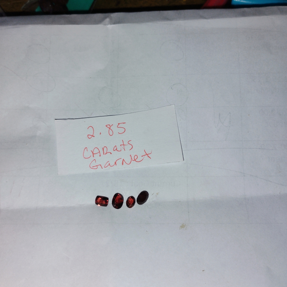 2.85 Carats Garnet Stones